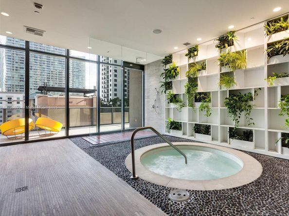 55 SW 9th St PH4501, Miami FL 33130