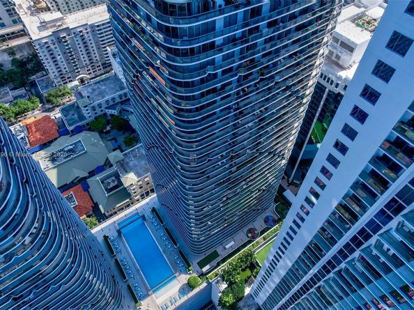 55 SW 9th St PH4501, Miami FL 33130