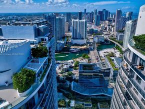 55 SW 9th St PH4501, Miami FL 33130