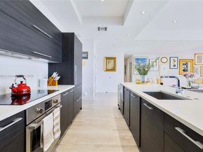 55 SW 9th St PH4501, Miami FL 33130
