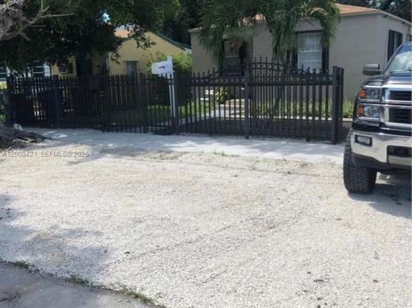 1342 NW 42nd St, Miami FL 33142