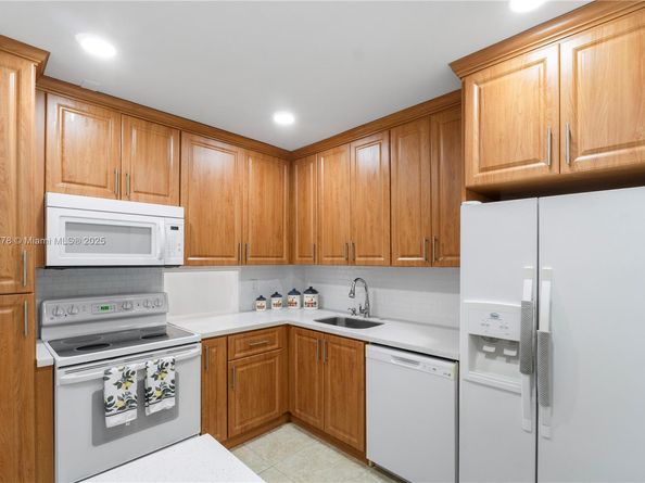300 Berkley Rd 107, Hollywood FL 33024