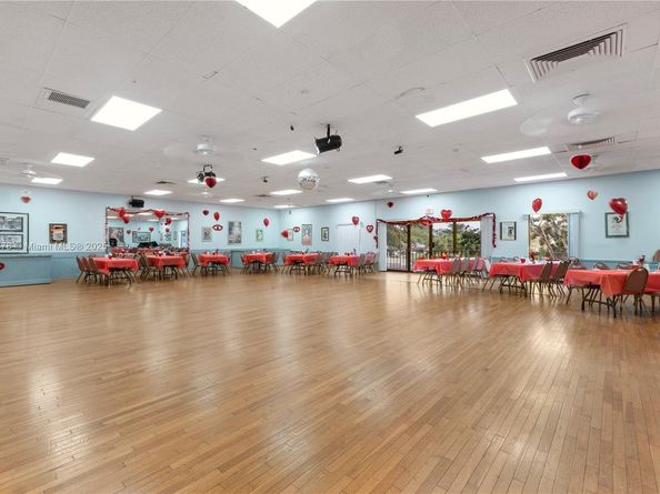 300 Berkley Rd 107, Hollywood FL 33024