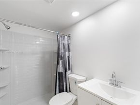 300 Berkley Rd 107, Hollywood FL 33024