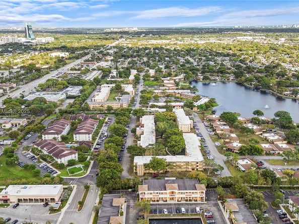 300 Berkley Rd 107, Hollywood FL 33024