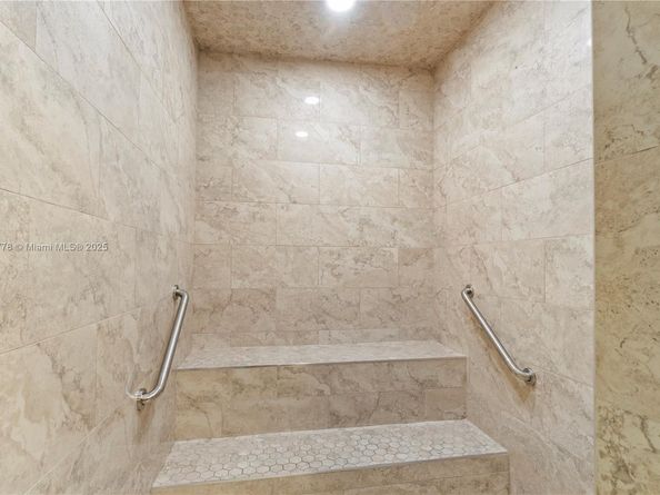 300 Berkley Rd 107, Hollywood FL 33024
