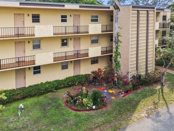 300 Berkley Rd 107, Hollywood FL 33024