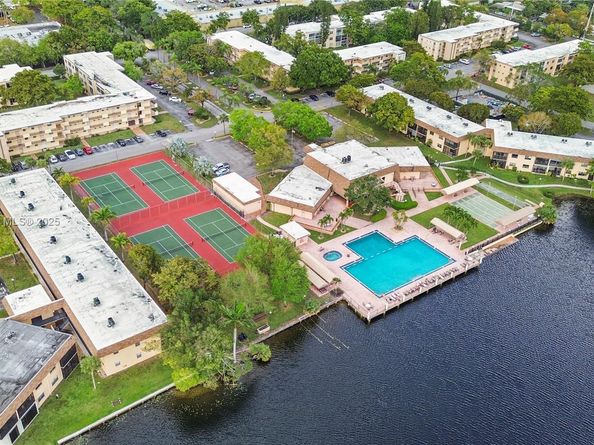 300 Berkley Rd 107, Hollywood FL 33024