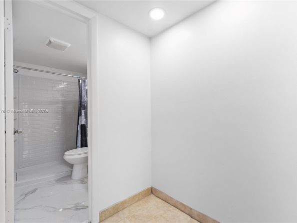 300 Berkley Rd 107, Hollywood FL 33024