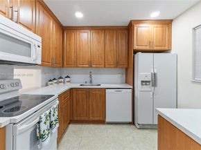 300 Berkley Rd 107, Hollywood FL 33024