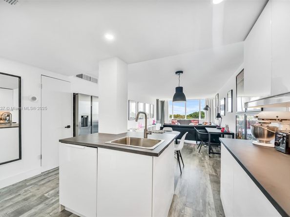 8233 Harding Ave 607, Miami Beach FL 33141