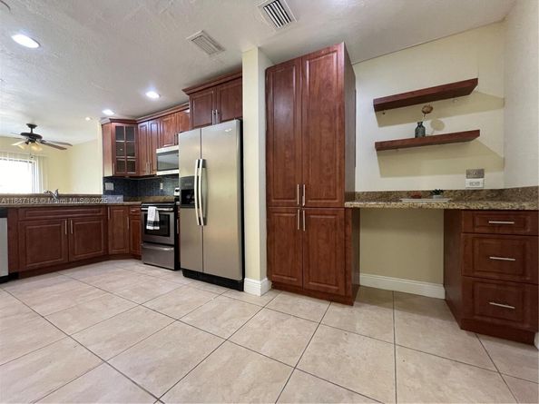 8016 NW 29th St, Sunrise FL 33322