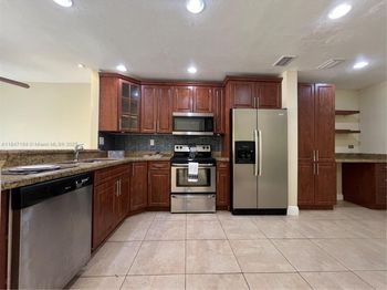 8016 NW 29th St