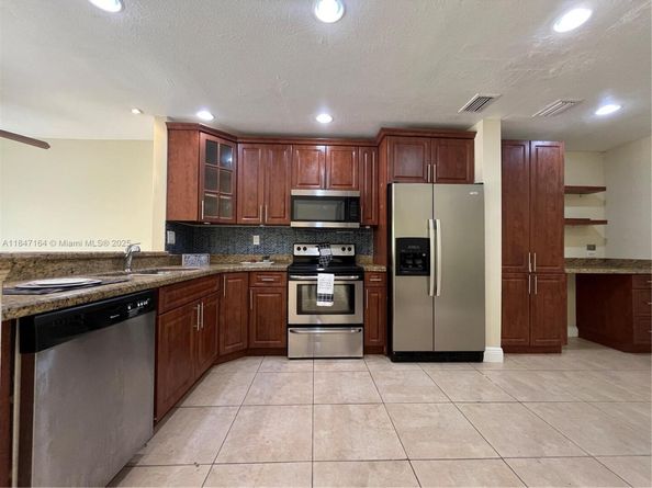 8016 NW 29th St, Sunrise FL 33322