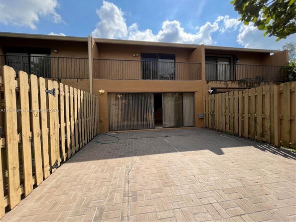 8016 NW 29th St, Sunrise FL 33322
