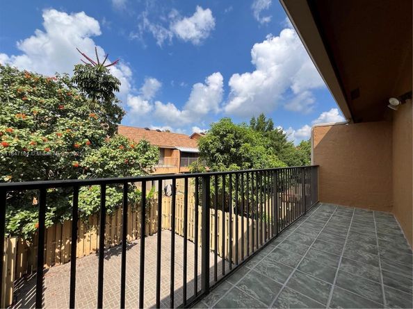 8016 NW 29th St, Sunrise FL 33322