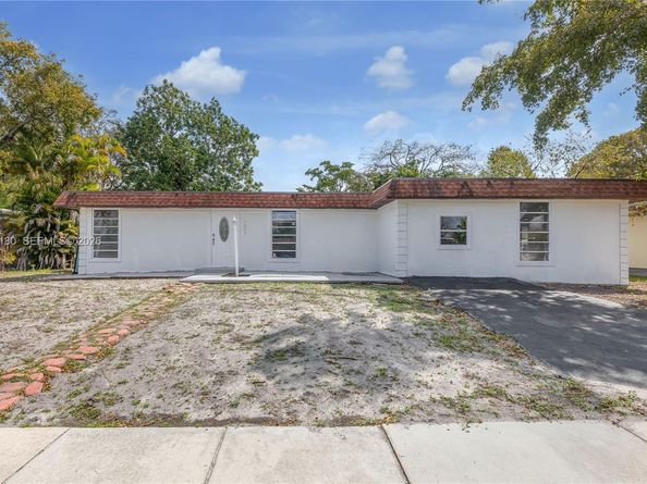 7906 NW 74th Ave, Tamarac FL 33321