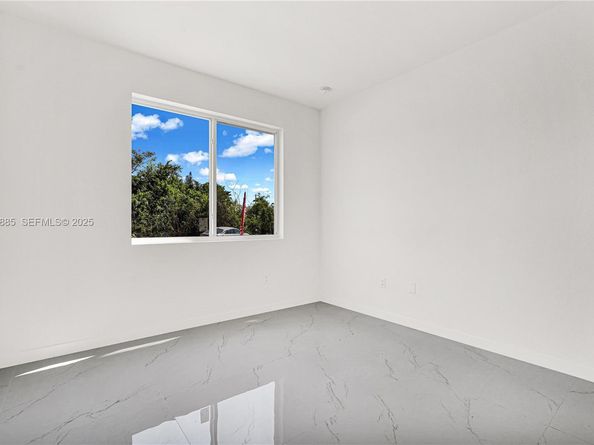 22465 SW 125 ave, Miami FL 33170