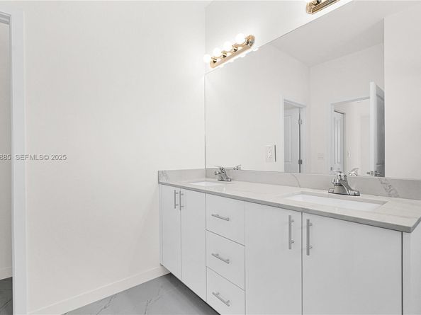 22465 SW 125 ave, Miami FL 33170