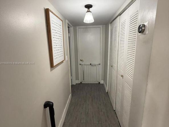 575 W Park Dr 202, Miami FL 33172