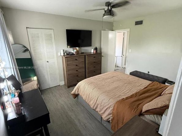 575 W Park Dr 202, Miami FL 33172