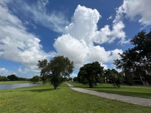 575 W Park Dr 202, Miami FL 33172