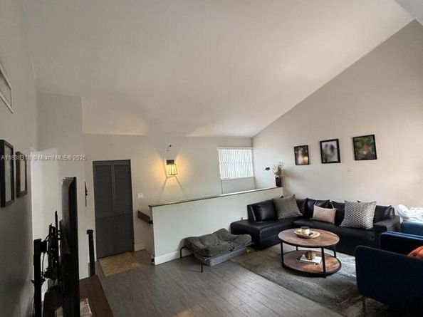 575 W Park Dr 202, Miami FL 33172
