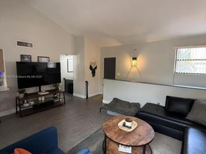 575 W Park Dr 202, Miami FL 33172