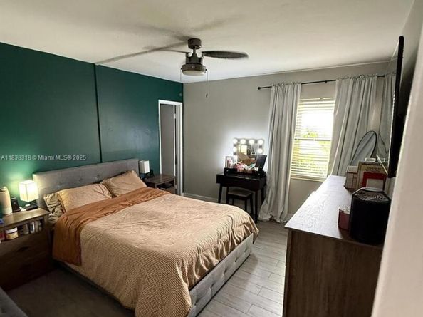 575 W Park Dr 202, Miami FL 33172