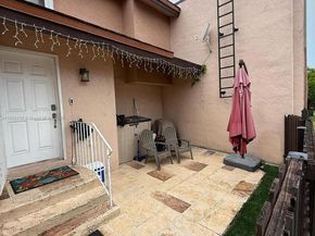 575 W Park Dr 202, Miami FL 33172