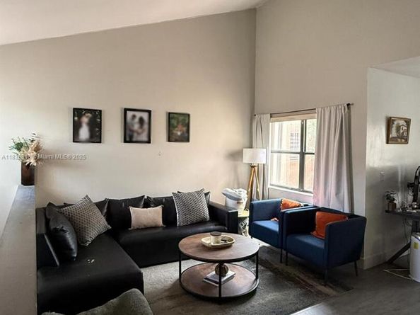 575 W Park Dr 202, Miami FL 33172
