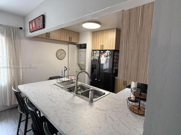 575 W Park Dr 202, Miami FL 33172