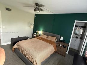 575 W Park Dr 202, Miami FL 33172