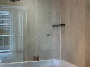 200 Biscayne Boulevard Way 304, Miami FL 33131