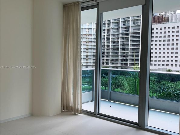 200 Biscayne Boulevard Way 304, Miami FL 33131