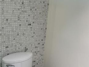 200 Biscayne Boulevard Way 304, Miami FL 33131