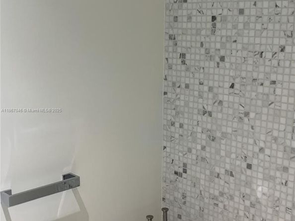 200 Biscayne Boulevard Way 304, Miami FL 33131