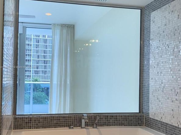 200 Biscayne Boulevard Way 304, Miami FL 33131