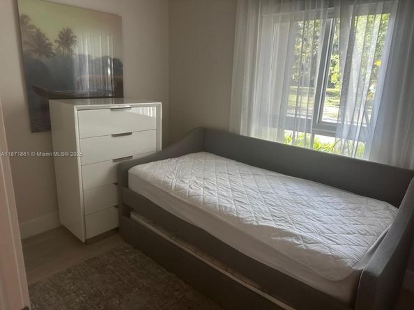 2505 NE 193rd St 4114, Miami FL 33180