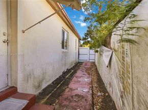 380 NW 133rd St, North Miami FL 33168