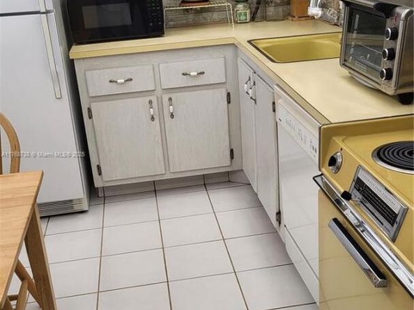 3401 N Country Club Dr 402, Aventura FL 33180