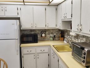 3401 N Country Club Dr 402, Aventura FL 33180