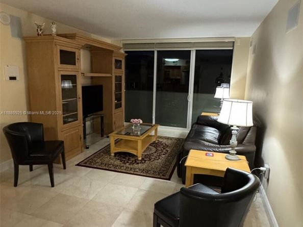 3232 SW 22nd Ter 801, Miami FL 33145