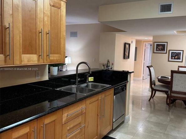 3232 SW 22nd Ter 801, Miami FL 33145