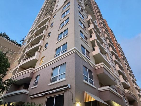 3232 SW 22nd Ter 801, Miami FL 33145