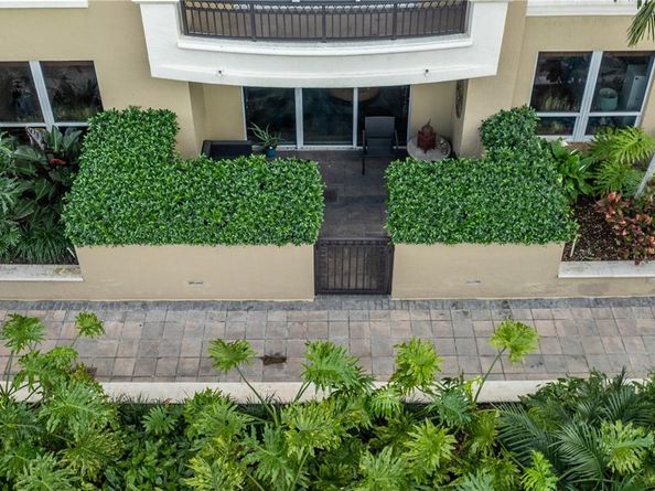 3232 SW 22nd Ter 708, Miami FL 33145