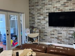 4911 SW 142nd Pl, Miami FL 33175