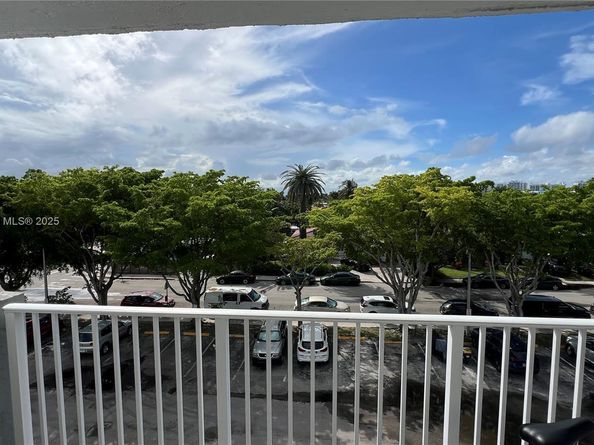 1801 S Treasure Dr 415, North Bay Village FL 33141