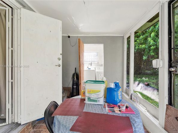 130 NW 85th St, Miami FL 33150