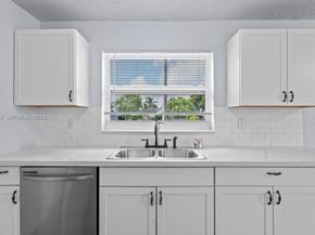 5621 SW 38th Ct, Davie FL 33314